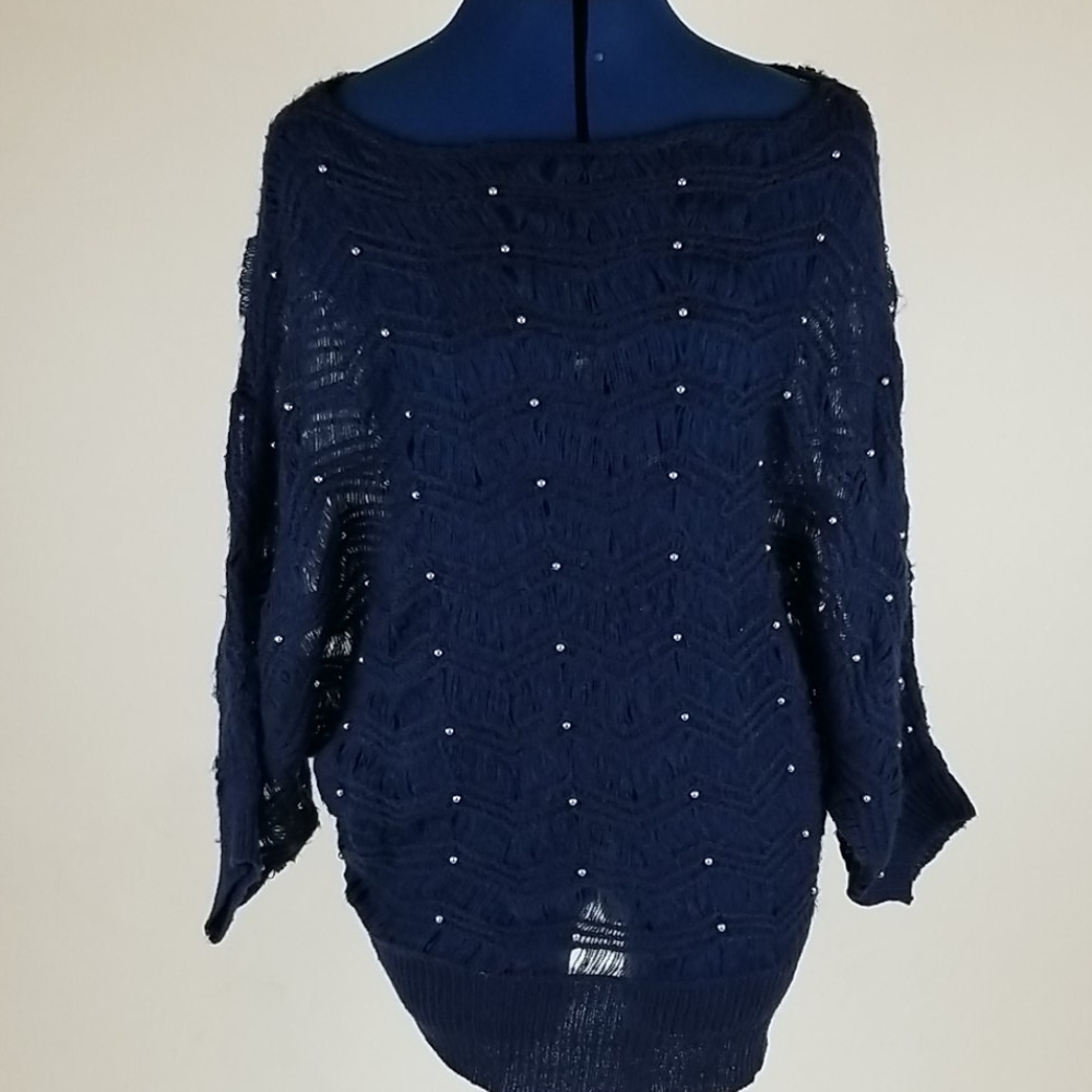 Dolman/batwing sleeved